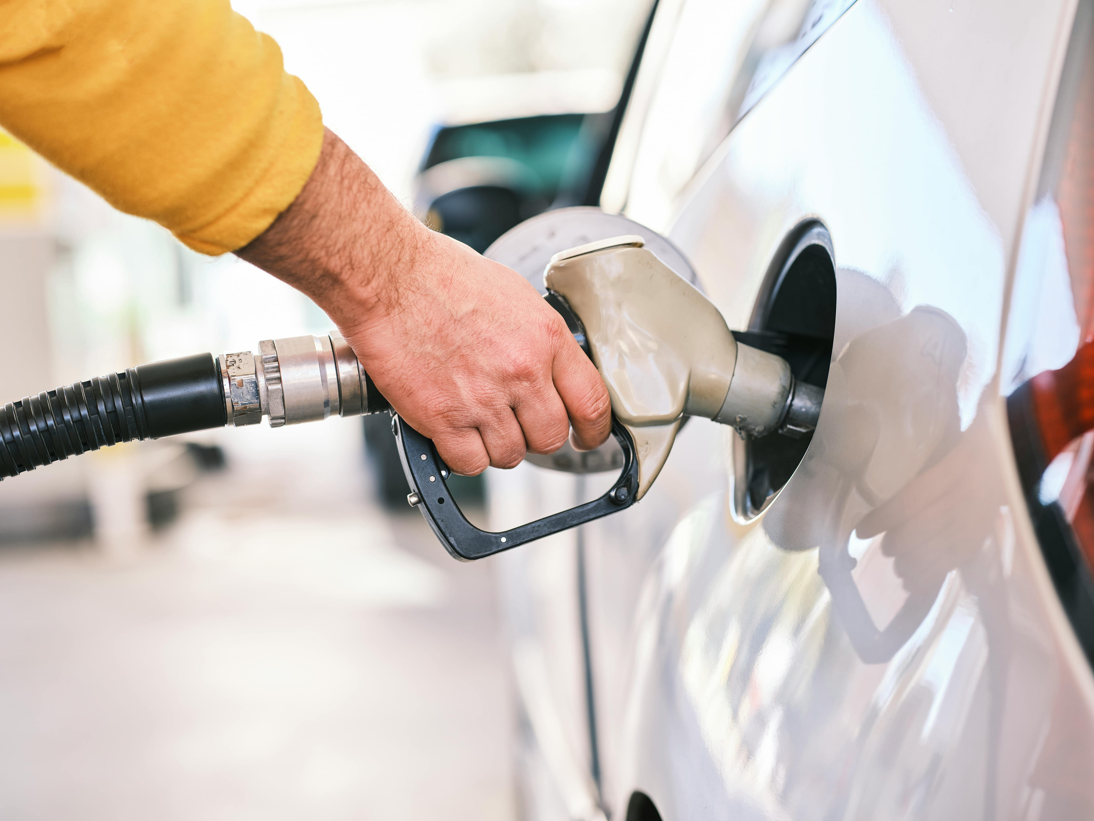 Jongeren houden vast aan benzine en diesel auto's